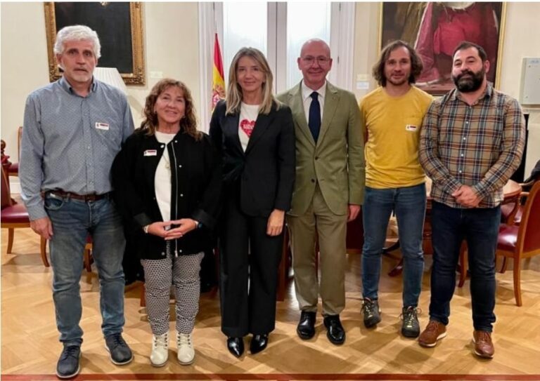Lee más sobre el artículo UGT, CC.OO. y CSIF fuerzan la retirada de enmiendas que frenaban la Ley Básica de Bomberas y Bomberos Forestales en el Senado