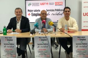 UGT, CCOO y CSIF se concentran en Badajoz contra el bloqueo de la negociación colectiva y la congelación salarial del personal público