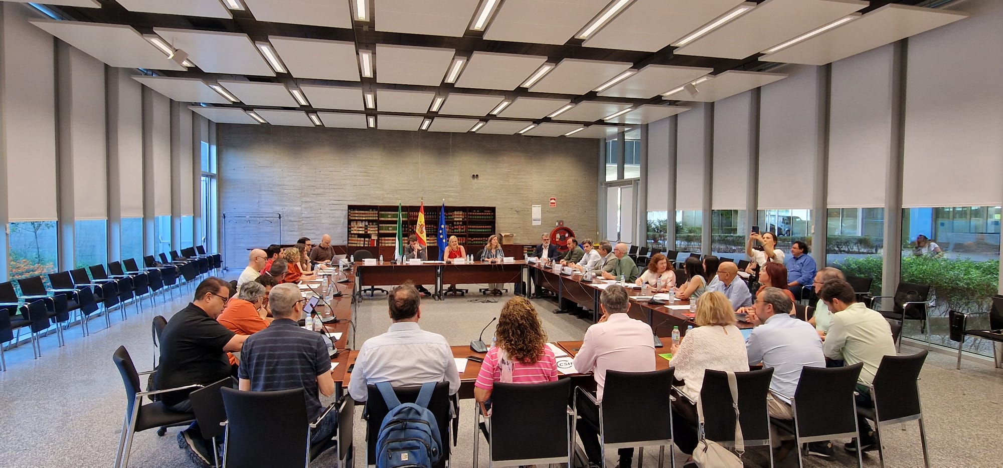 UGT arranca a la Junta de Extremadura compromisos para negociar mejoras salariales, empleo público y protección laboral para todo el personal público