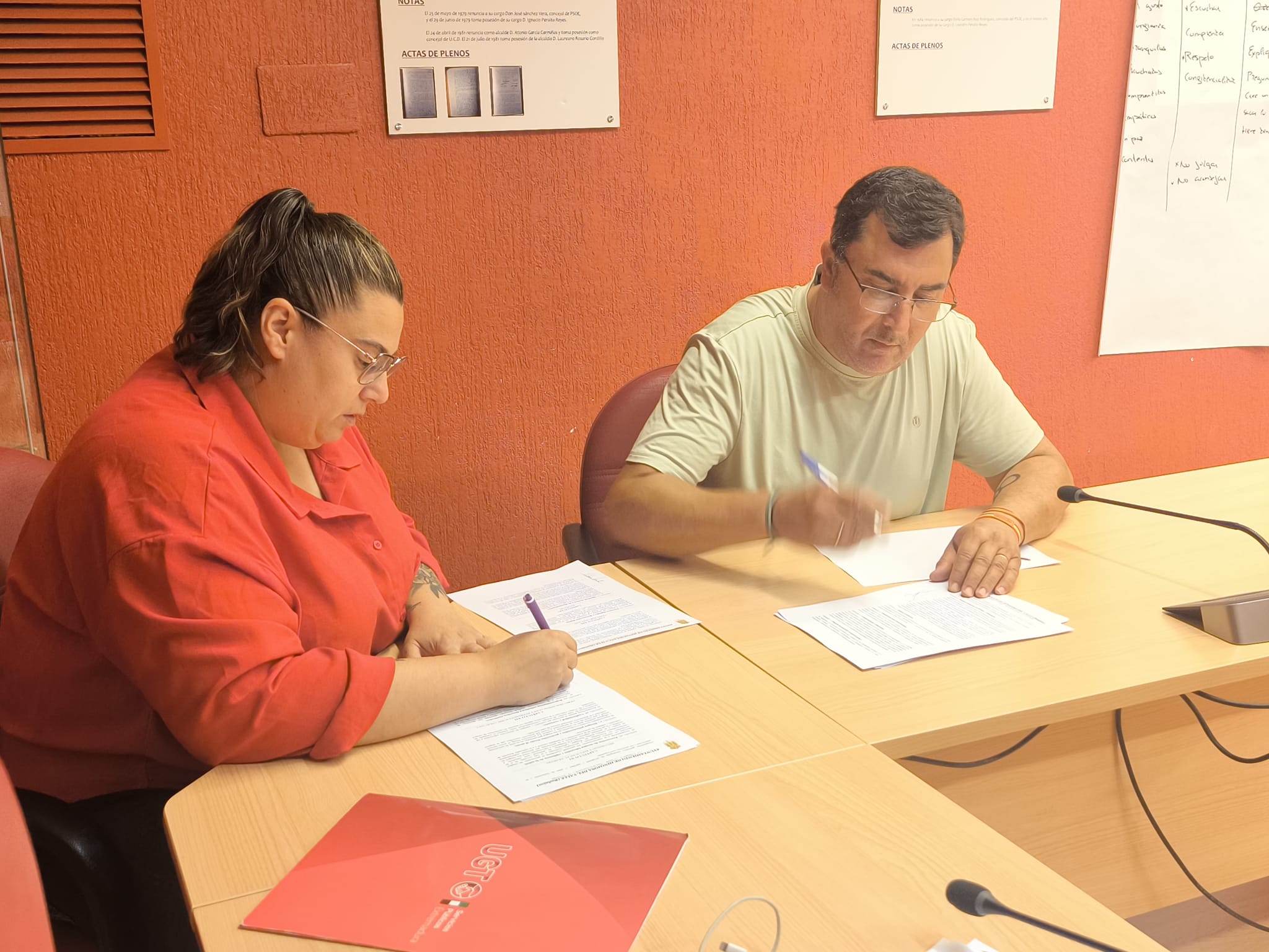 UGT alcanza un acuerdo para el nuevo convenio del personal del Ayuntamiento de Hinojosa del Valle tras más de dos décadas sin actualización
