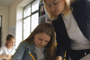 UGT demanda reducir de manera progresiva la carga lectiva del profesorado a 18 horas en Infantil y Primaria y 15 en Secundaria